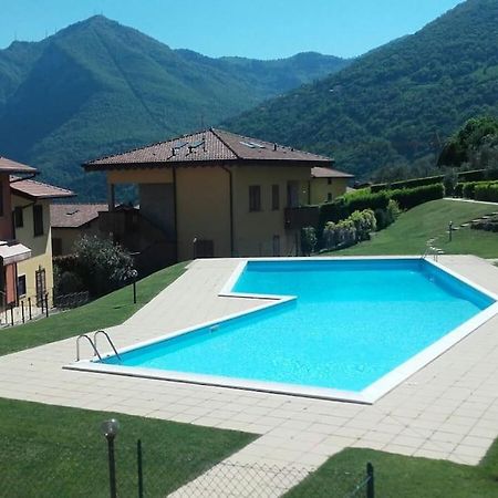 Luxurious Attic-Swimming Pool Villa Riva di Solto Eksteriør billede