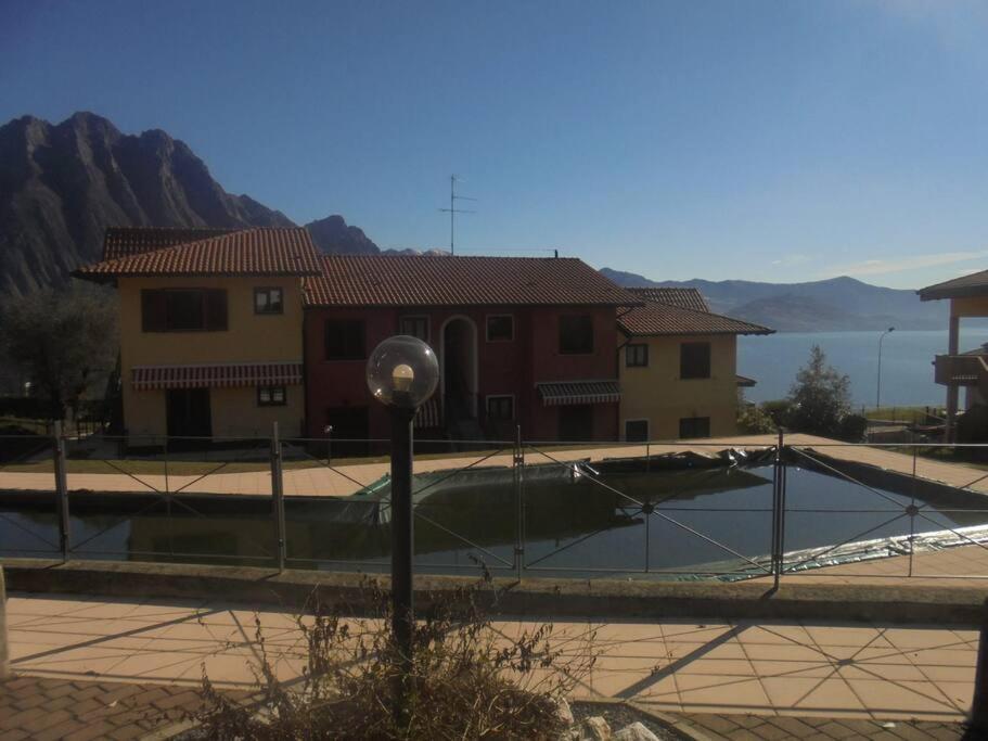 Luxurious Attic-Swimming Pool Villa Riva di Solto Eksteriør billede