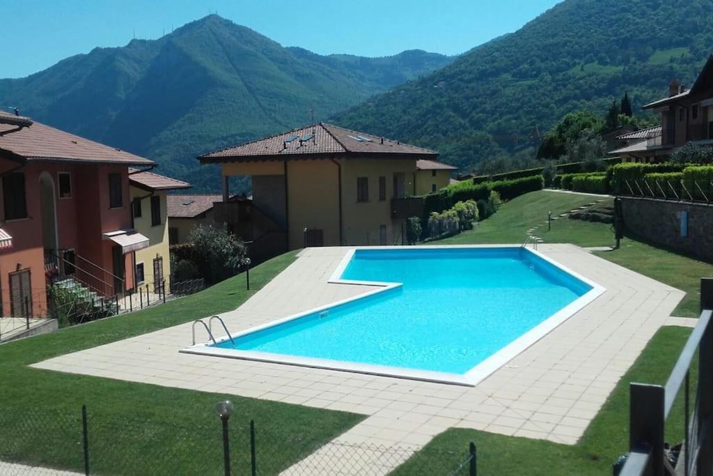 Luxurious Attic-Swimming Pool Villa Riva di Solto Eksteriør billede