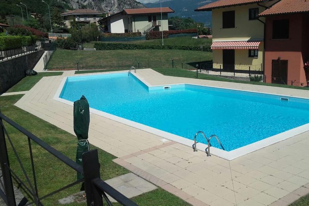Luxurious Attic-Swimming Pool Villa Riva di Solto Eksteriør billede